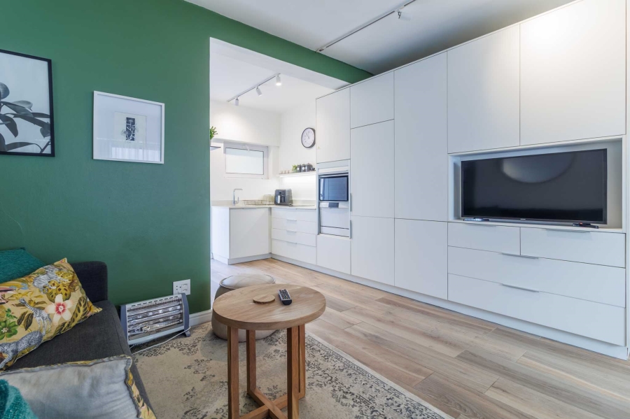 To Let 1 Bedroom Property for Rent in Mouille Point Western Cape